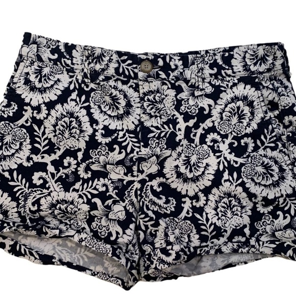 GAP KHAKIS Navy/White Floral Paisley Girlfriend Chinos Shorts Sz 4 - Picture 1 of 7